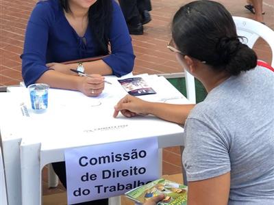 Foto da Notícia: Centenas recebem atendimento da advocacia e serviços de parceiros no Trabalho na Praça