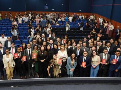 Notícia destaque: OAB-MT faz a entrega de carteiras para novos profissionais em solenidade na Seccional